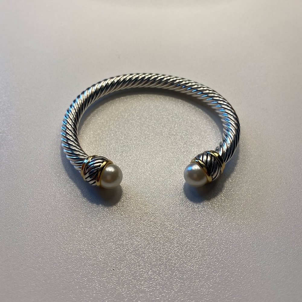 TSC • Pearl Bangle bracelet